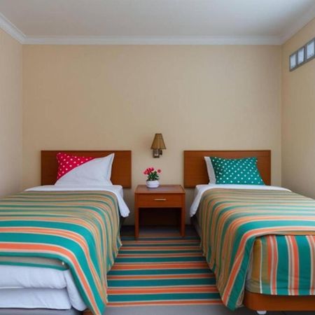 Surya Guest House Probolinggo Extérieur photo