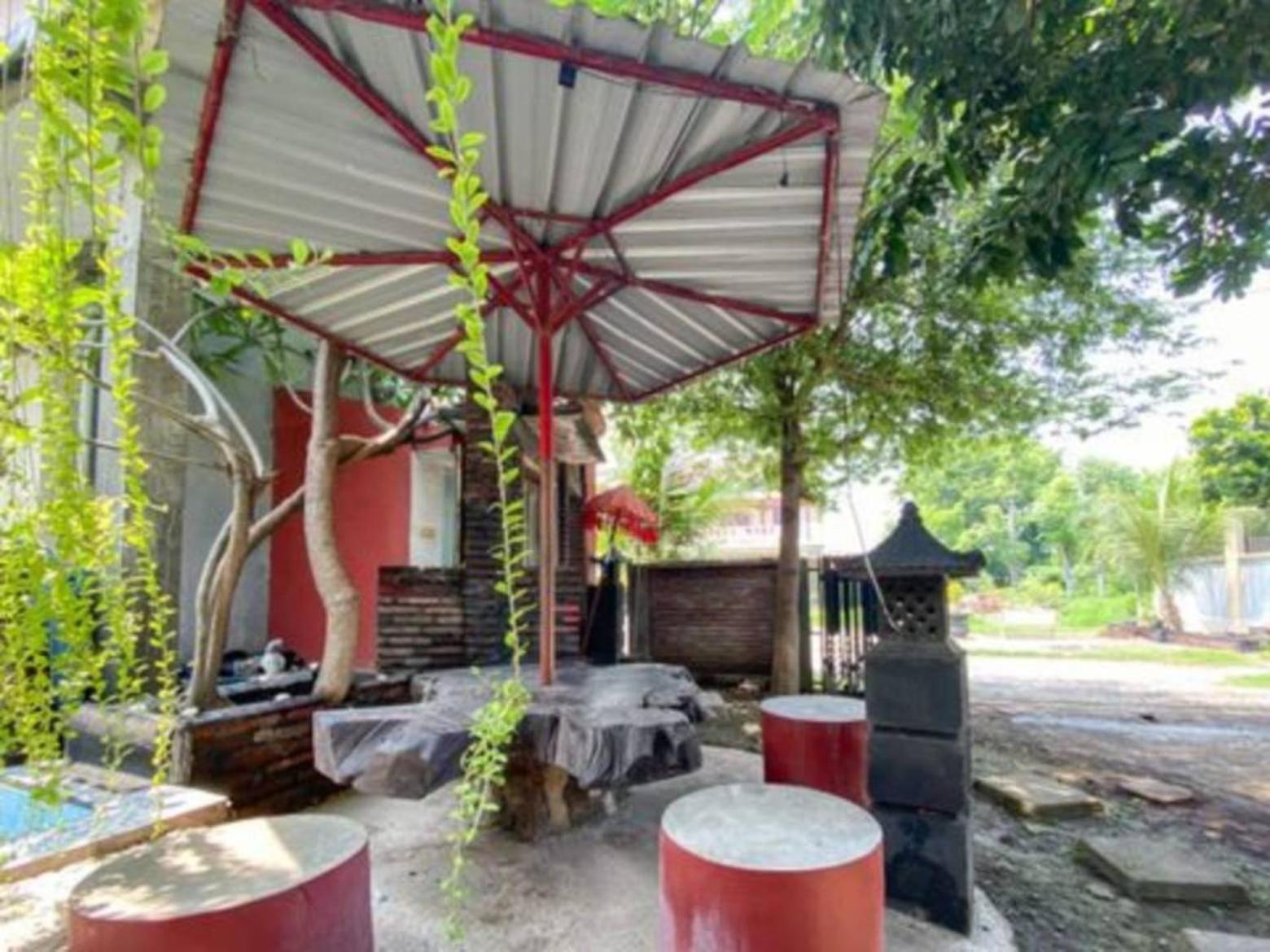 Surya Guest House Probolinggo Extérieur photo