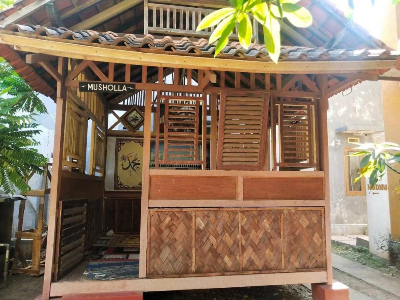 Surya Guest House Probolinggo Extérieur photo