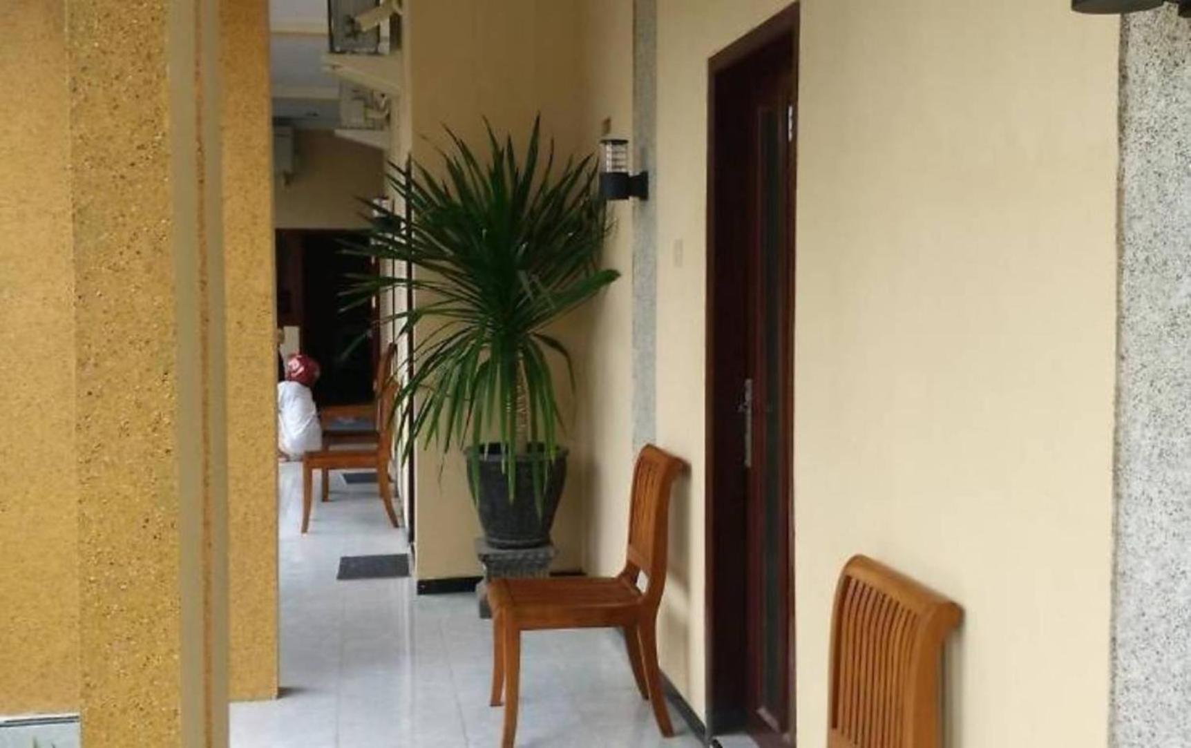 Surya Guest House Probolinggo Extérieur photo