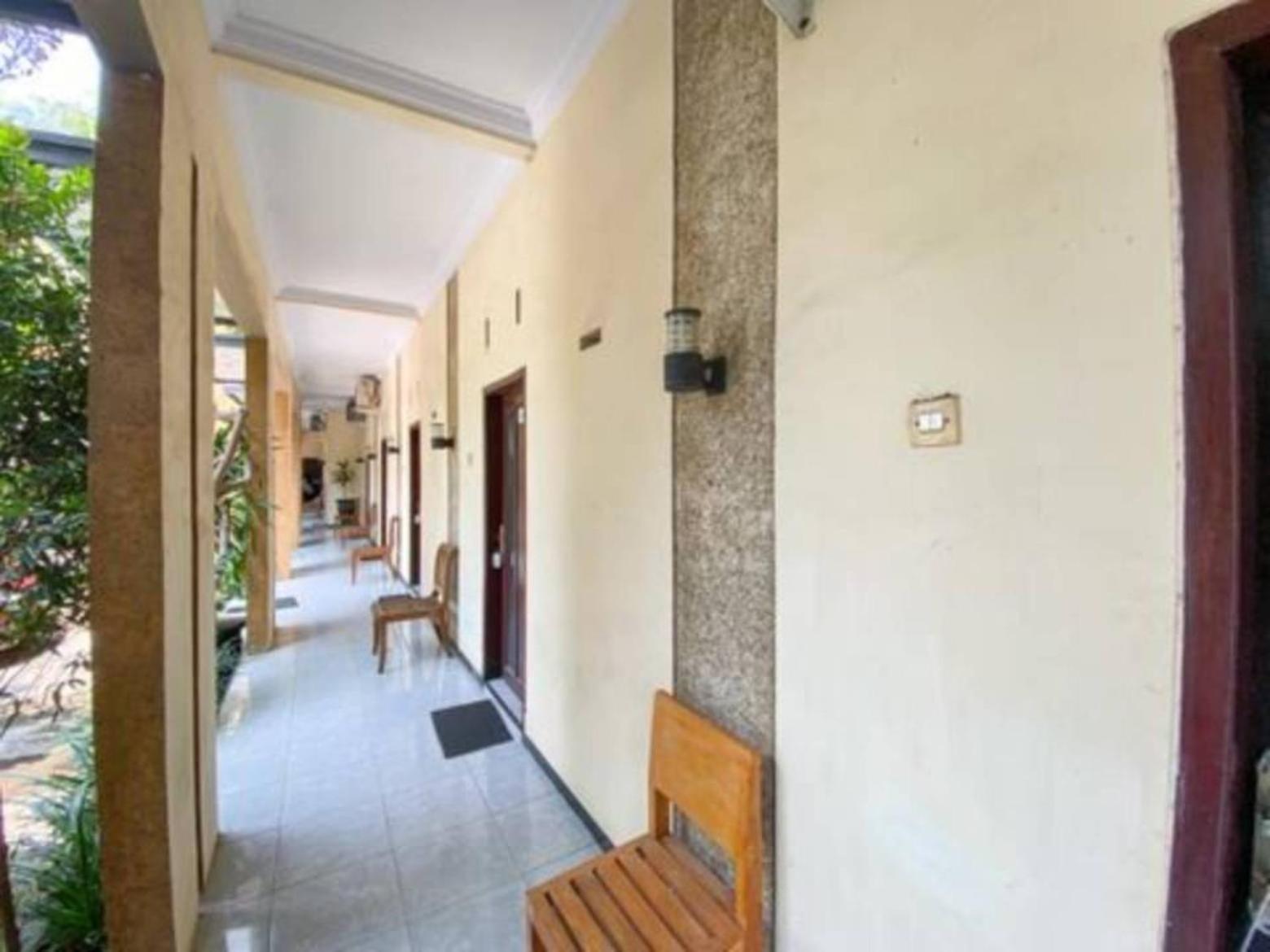Surya Guest House Probolinggo Extérieur photo