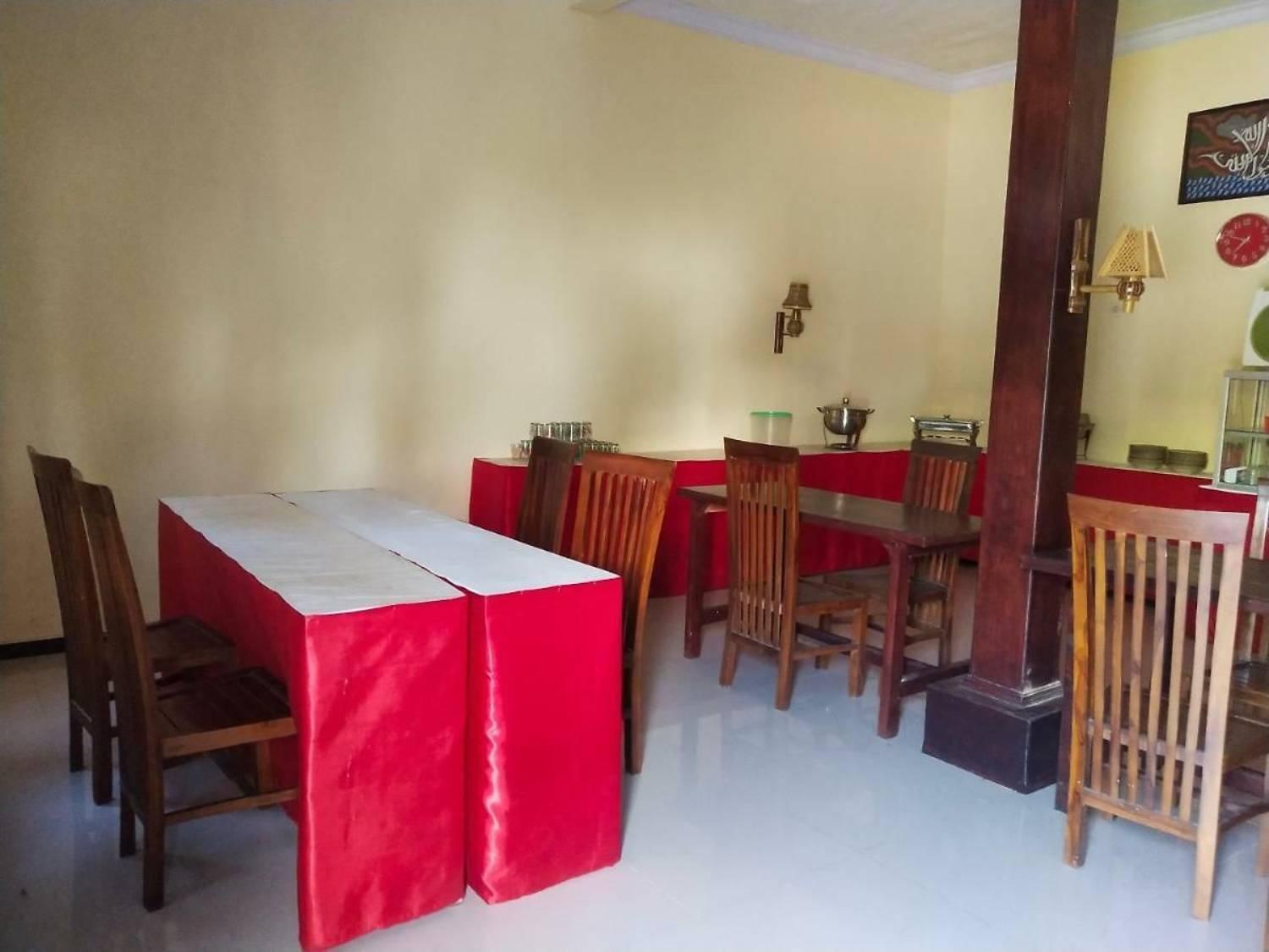 Surya Guest House Probolinggo Extérieur photo