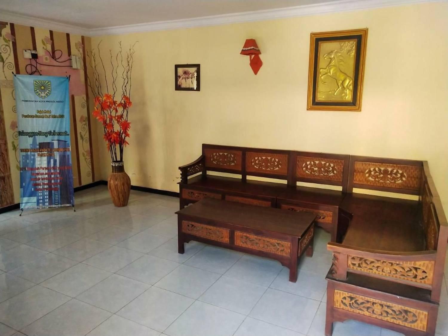 Surya Guest House Probolinggo Extérieur photo