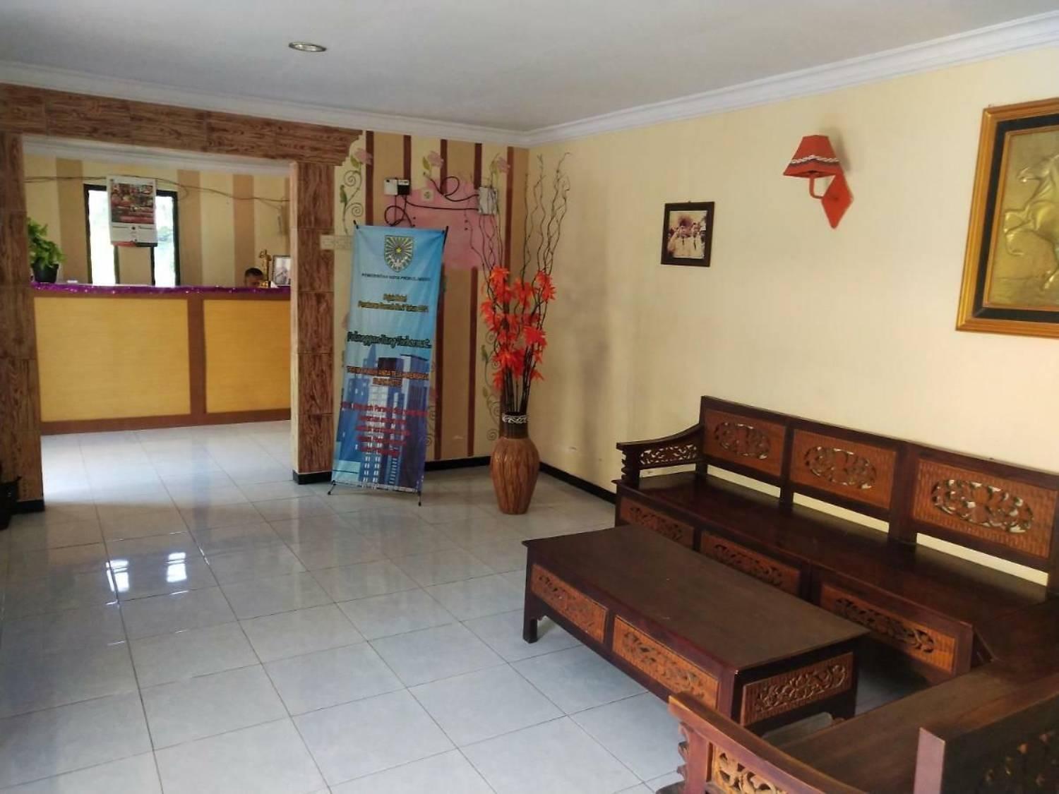 Surya Guest House Probolinggo Extérieur photo