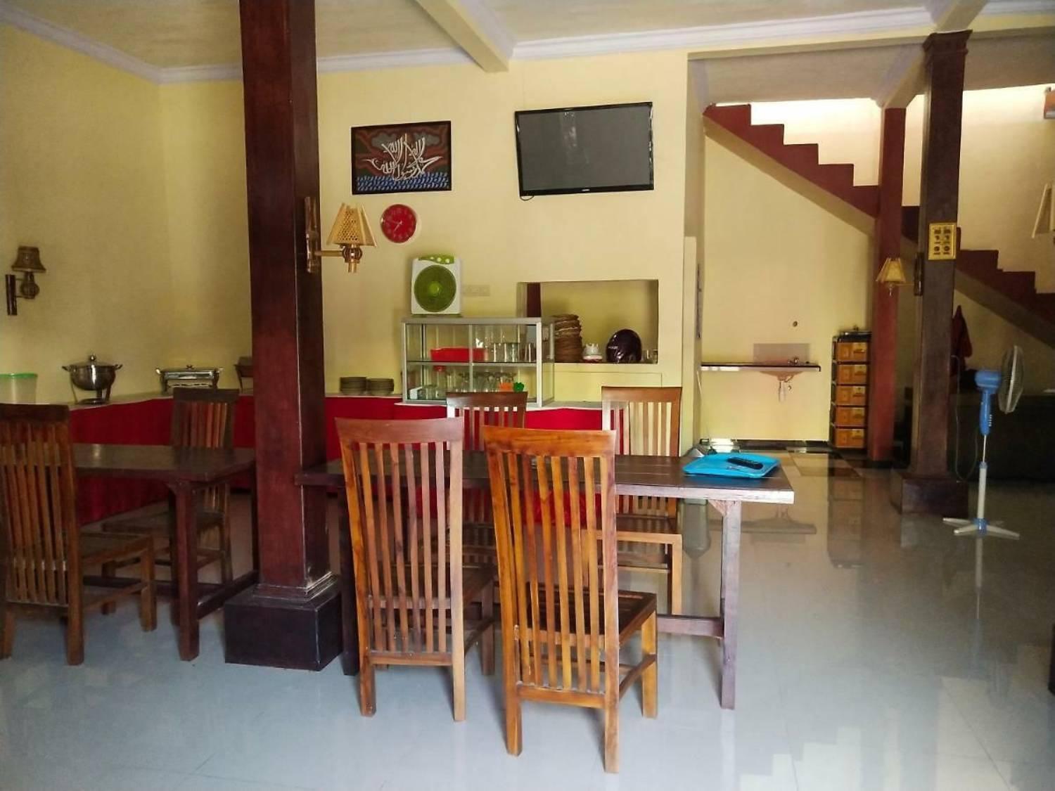 Surya Guest House Probolinggo Extérieur photo