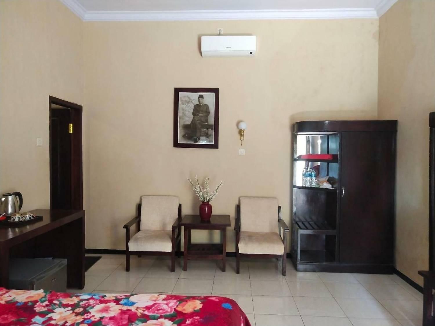 Surya Guest House Probolinggo Extérieur photo