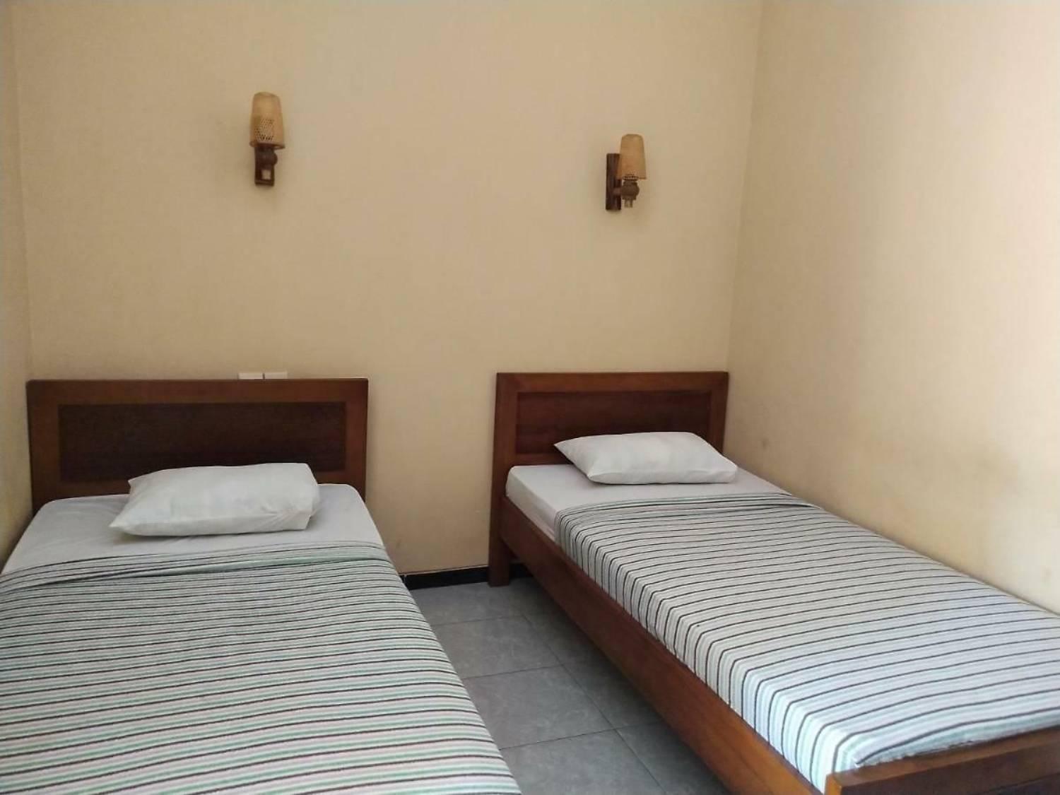 Surya Guest House Probolinggo Extérieur photo